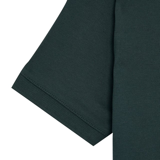 Juniors Lyle And Scott Plain Polo Shirt in green.- Classic ribbed collar.- Three button placket with detail stitching.- Short sleeves.- Ribbed cuffs.- Embroidered logo on chest.- Regular fit.- 97% Cotton  3% Elastane.- Ref: SPB2000VX311