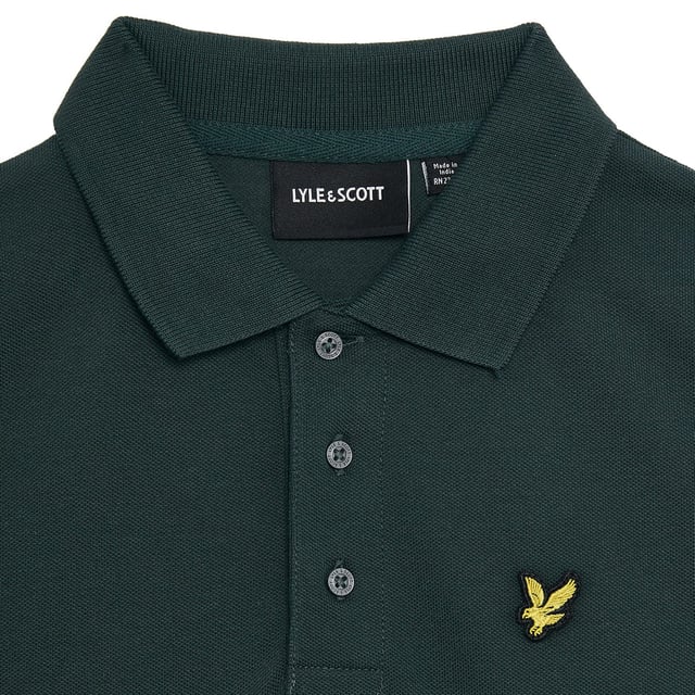 Juniors Lyle And Scott Plain Polo Shirt in green.- Classic ribbed collar.- Three button placket with detail stitching.- Short sleeves.- Ribbed cuffs.- Embroidered logo on chest.- Regular fit.- 97% Cotton  3% Elastane.- Ref: SPB2000VX311