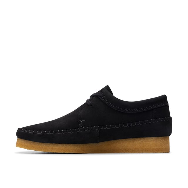 An iconic casual shoe-trainer hybrid  our classic Weaver channels on-trend 70s Americana nostalgia. Butter-soft suede in ultra-wearable black and a crafted construction create a vintage look  while a natural pebble sole and Clarks Originals fobs act as a marker of our quality craftsmanship.Premium black suede upperNatural rubber pebble crepe soleFinished with two Clarks Originals fobs