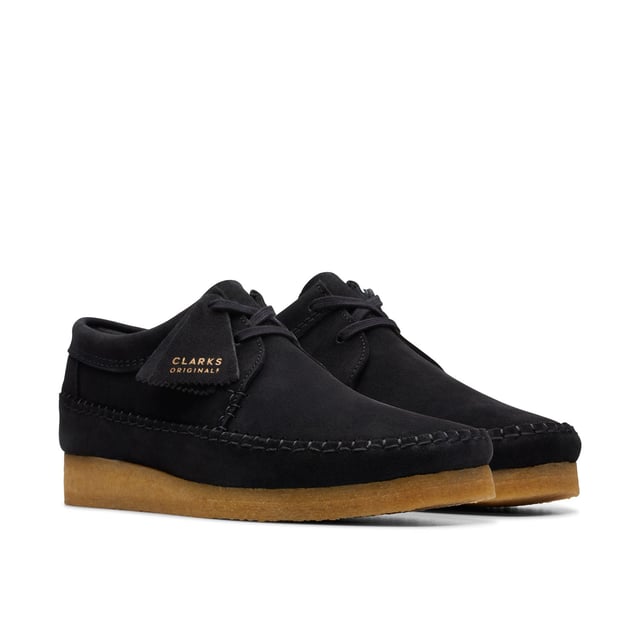 An iconic casual shoe-trainer hybrid  our classic Weaver channels on-trend 70s Americana nostalgia. Butter-soft suede in ultra-wearable black and a crafted construction create a vintage look  while a natural pebble sole and Clarks Originals fobs act as a marker of our quality craftsmanship.Premium black suede upperNatural rubber pebble crepe soleFinished with two Clarks Originals fobs