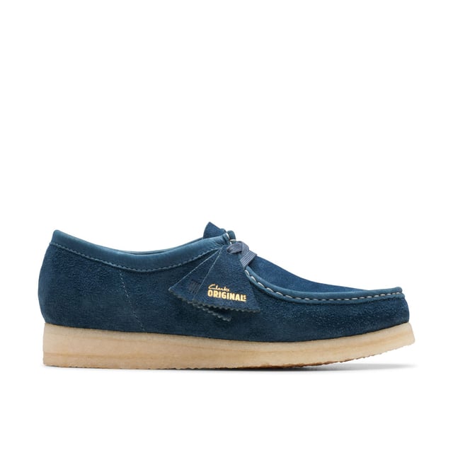 Clean  simple and timeless - our Originals icon is presented in navy and teal to lend a splash of colour to any look. Constructed with an Oasis suede upper from British tannery Charles F Stead  these Wallabees feature a white contrasting stitch on the apron between the vamp and the quarter. Taking you through morning  noon and night  this staple pair will style up every occasion.• CF Stead Oasis navy and teal suede uppers• Includes additional contrasting lace for versatile wear• Natural pebble crepe sole• Clarks Originals heat embossed metallic foil transfer on sock bed• Finished with two Clarks Originals fobs - Clarks Originals and WALLABEES• Moccasin construction