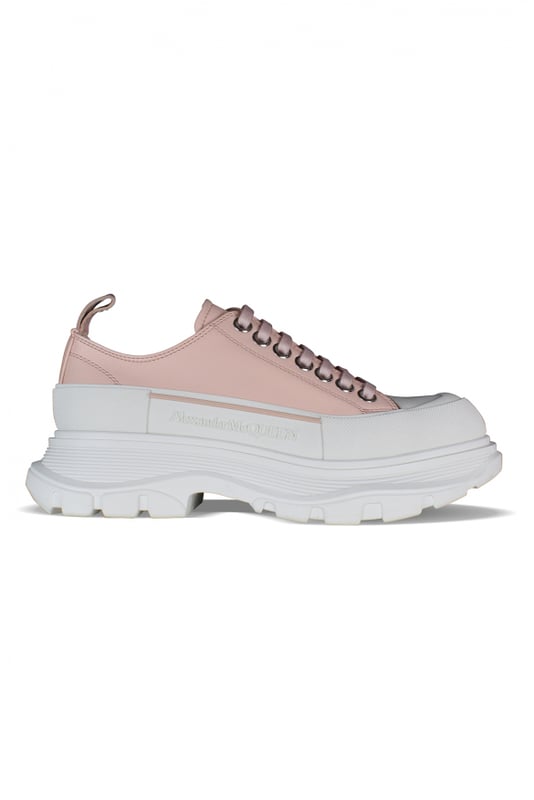 Sneakers bajas Alexander McQueen Tread Slick.Cuero rosa.Puntera redonda con inserción de goma.Logotipo en el talón y la lengüeta.Cierre de cordón plano rosa.Suela de goma blanca sobredimensionada con la firma.Made in Italy.
