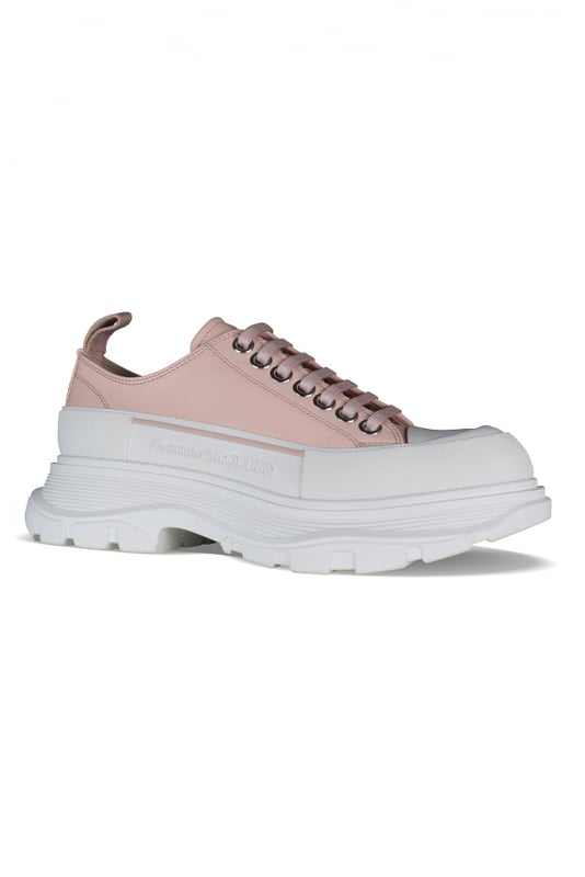 Sneakers bajas Alexander McQueen Tread Slick.Cuero rosa.Puntera redonda con inserción de goma.Logotipo en el talón y la lengüeta.Cierre de cordón plano rosa.Suela de goma blanca sobredimensionada con la firma.Made in Italy.