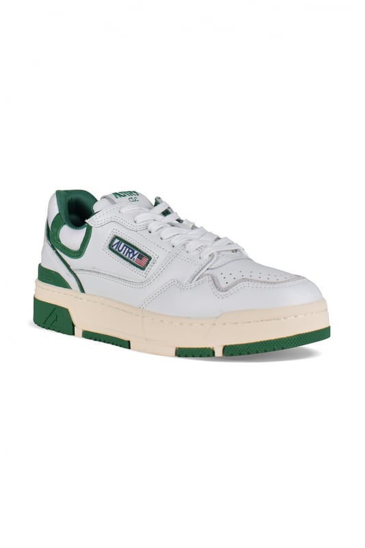 Zapatillas bajas CLC Autry de piel blanca y verde.Inserciones de ante verde en la parte superior.Parche del logotipo en el exterior. Contrafuerte con logotipo en relieve.Lengüeta con parche del logotipo.Suela distintiva con diferentes partes en caucho efecto amarillo y verde.Logotipo de la marca en la suela.  Cierre con cordones. Puntera redonda perforada.