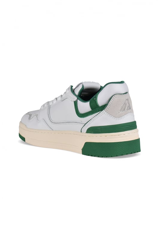 Zapatillas bajas CLC Autry de piel blanca y verde.Inserciones de ante verde en la parte superior.Parche del logotipo en el exterior. Contrafuerte con logotipo en relieve.Lengüeta con parche del logotipo.Suela distintiva con diferentes partes en caucho efecto amarillo y verde.Logotipo de la marca en la suela.  Cierre con cordones. Puntera redonda perforada.