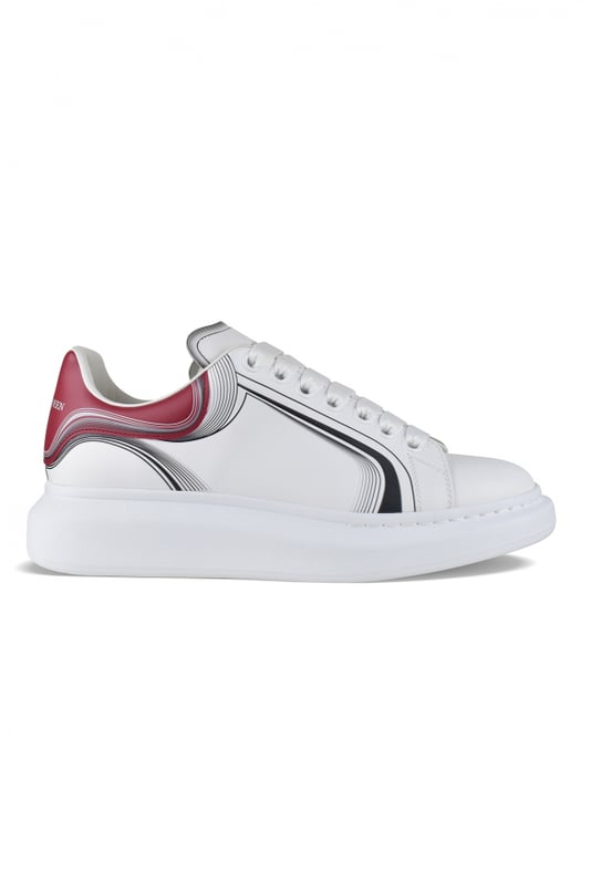 Sneakers Alexander McQueen Oversize en suave piel de becerro blanca.Contrafuerte de piel burdeos.Lengüeta de piel roja.Estampado Curve Tech en los laterales y en el talón.Logotipo en el talón y la lengüeta.Cordones planos blancos.Suela blanca sobredimensionada.100% piel de becerro.Made in Italy.