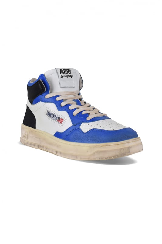 Sneakers Super Vintage Mid Autry en cuero blanco, azul y negro.Parche con logotipo en el exterior. Contrafuerte de cuero negro.Lengüeta con parche del logotipo.Suela de goma efecto vintage.  Cierre con cordones. Puntera redonda perforada.Efecto amarillento y desgastado.100% cuero.