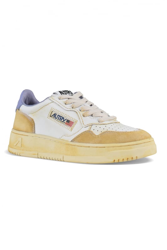 Sneakers bajas Autry Super Vintage de piel blanca y ante beige.Parche con logotipo en el exterior.Contrafuerte de cuero morado.Lengüeta con parche del logotipo.Suela de goma con logotipo. Cierre de cordones.Puntera redonda perforada.100% piel.