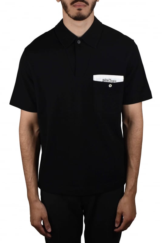 Polo Palm Angels negro.Bolsillo de parche con botón en el pecho.Parche del logotipo en el bolsillo en blanco.Mangas cortas.Cuello con botones.100% algodón.Made in Italy.