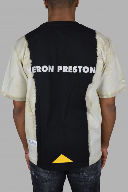 Heron Preston x CAT T-shirt van zwart en wit gradiëntkatoen.Wit Heron Preston-logo gedrukt op de achterkant.Zwart CAT-logolabel geborduurd op de voorkant.Ronde halslijn.100% katoen.
