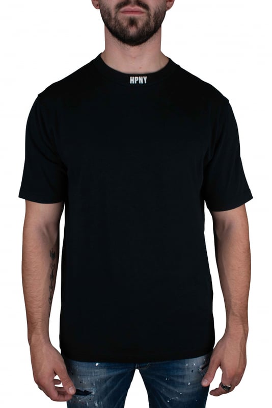 Camiseta Heron Preston de algodón negro. HPNY  bordado en blanco.Parche con logotipo en la espalda.Cuello redondo.Mangas cortas.Corte recto.100% algodón.