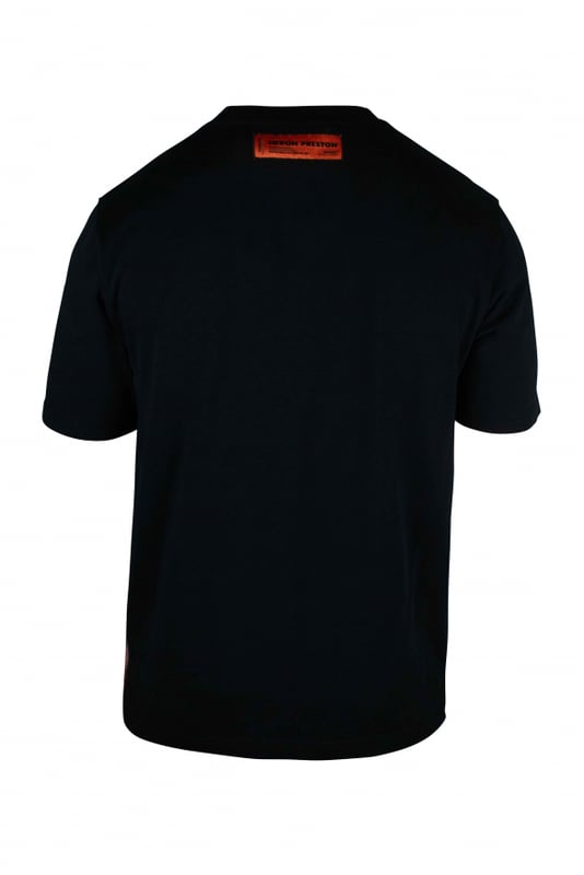Camiseta Heron Preston de algodón negro. HPNY  bordado en blanco.Parche con logotipo en la espalda.Cuello redondo.Mangas cortas.Corte recto.100% algodón.