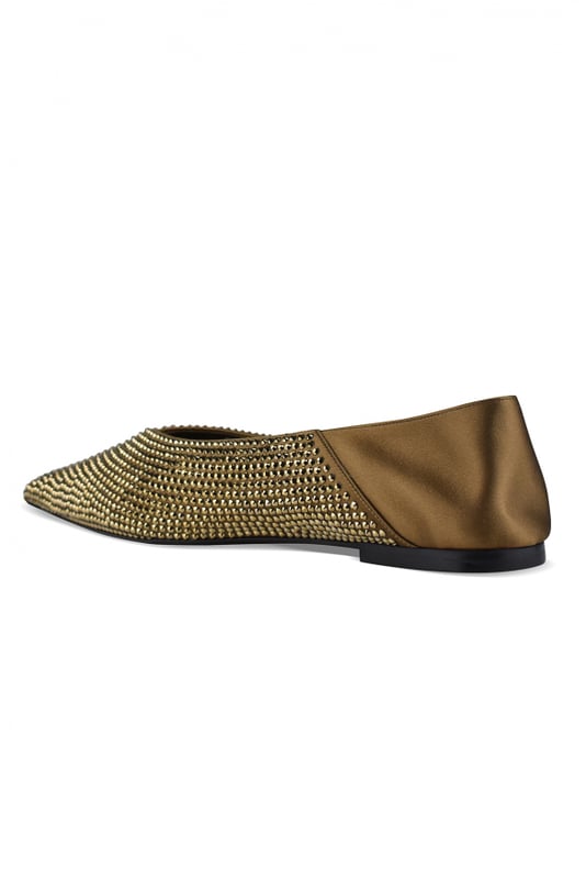 Mules Nour 05 Saint Laurent de satén dorado.Adorno de cristales tono sobre tono.Tacón flexible.Puntera en punta.Suela de cuero.Altura del tacón 0,5 cm.Made in Italy.