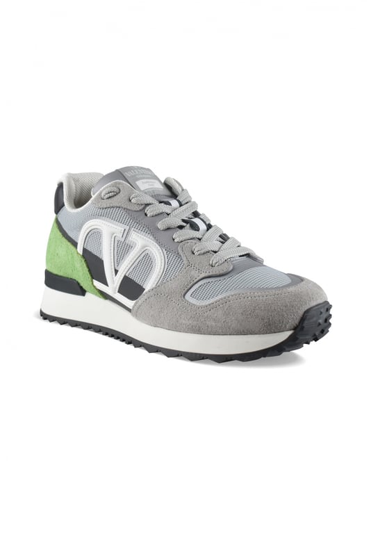 Sneakers Valentino Garavani VLogo Pace de ante gris.Inserciones de tejido gris y piel negra.Detalle VLogo Signature en piel blanca.Talonera de ante verde.Lengüeta con etiqueta del logotipo.Cordones grises.Suela de goma blanca.Made in Italy.