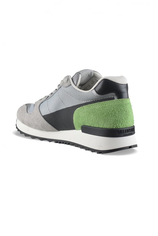 Sneakers Valentino Garavani VLogo Pace de ante gris.Inserciones de tejido gris y piel negra.Detalle VLogo Signature en piel blanca.Talonera de ante verde.Lengüeta con etiqueta del logotipo.Cordones grises.Suela de goma blanca.Made in Italy.