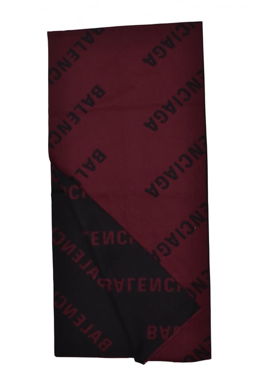 Bufanda Balenciaga bicolor negro y burdeos.Logotipo Balenciaga monogramado en ambos lados.Tamaño: 45 x 195 cm.100% lana.Made in Italy.