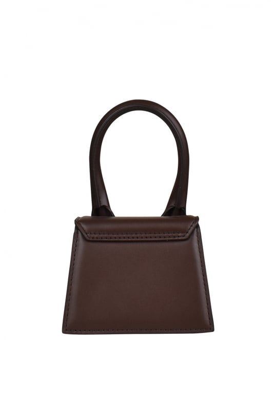 Jacquemus Le Chiquito donkerbruin minitasje.Van glad leer.Gouden Jacquemus-logo op de voorkant.Versterkt handvat.Magnetische klepsluiting.Binnenzak.Afneembare verstelbare schouderband.Afmetingen: 12 x 9 cm.Made in Italy.