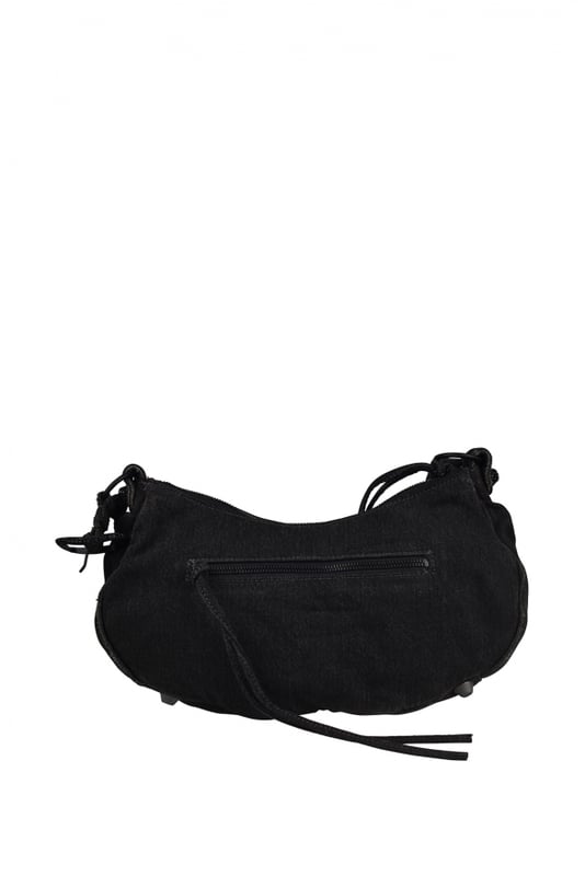 Bolso Balenciaga Cagole en lona vaquera negra.Efecto desteñido.Adorno de strass negro.Bandolera ajustable.Bolso de hombro.Cierre principal con cremallera.Bolsillo delantero con cremallera.Bolsillo trasero con cremallera.Espejo extraíble en forma de corazón.Dimensiones: 33 x 17 x 8 cm.Made in Italy.