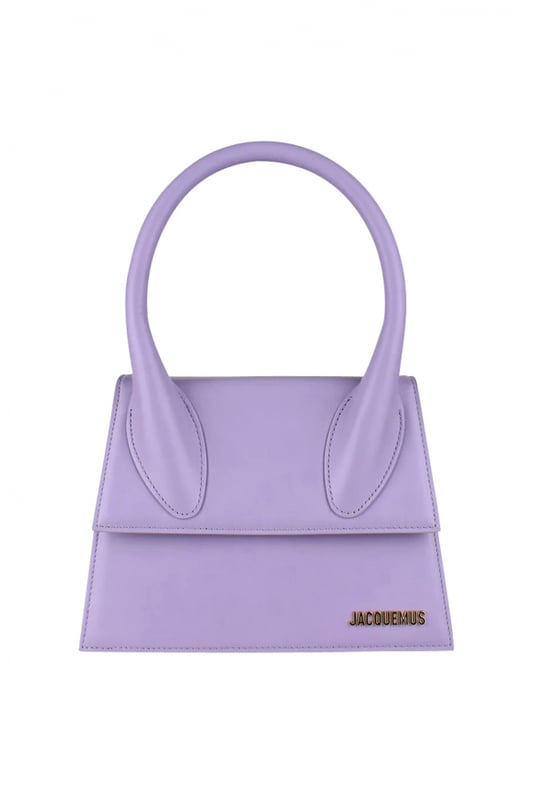 Jacquemus Le Grand Chiquito tas van lila leer.Gouden Jacquemus-logo op de voorkant.Magnetische klepsluiting.Eén binnenzak.Afneembare schouderband.Afmetingen: 18 x 22 cm.100% leer.Gemaakt in Italië.