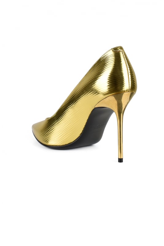 100 mm Metallic-Pumps von Balmain.Aus goldfarbenem Leder.Spitze Spitze an der Spitze.Hoher Pfennigabsatz.Made in Italy.