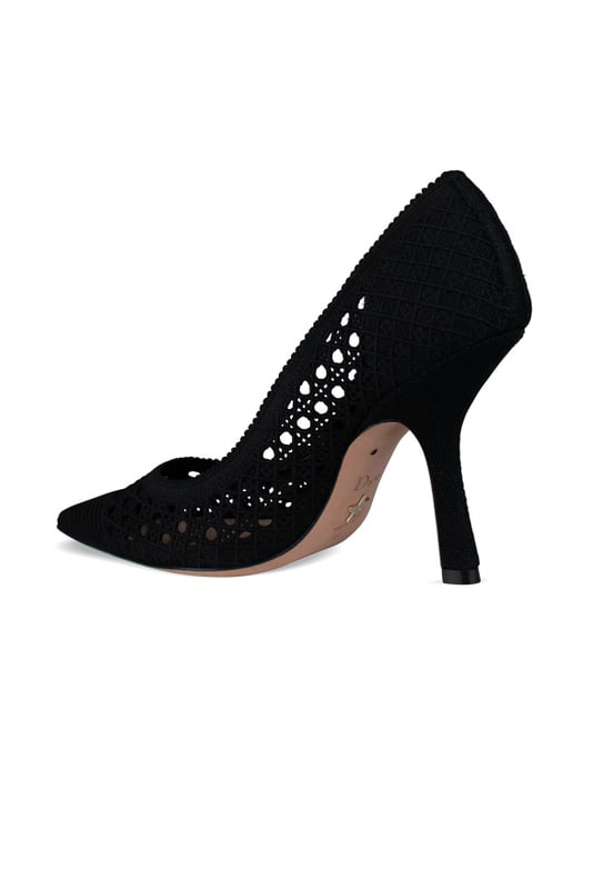 Zapatos de tacón Dior de lona negra perforada.Suela de cuero con estrella emblemática.Altura del tacón: 10 cm.Made in Italy.