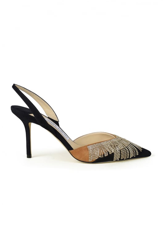 Salones Jimmy Choo, modelo Thia.Puntera en punta y tira trasera en ante negro y marrón.Franja de cadenas en la parte delantera.Altura del tacón 8.5 cm.Suela de cuero.Made in Italy.