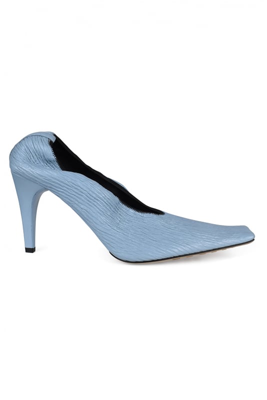 Zapatos de tacón Bottega Veneta Crunch azul cielo.Piel de becerro texturizada.Puntera cuadrada.Cuello elástico.Tacón de aguja cubierto de 9 cm.Suela de cuero y goma.Made in Italy.