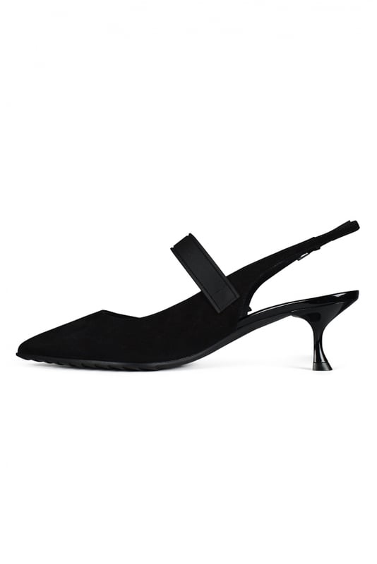 Ross Moncler schwarze Pumps.65 mm Absatz und spitze Zehen.Verstellbarer Riemen hinten.100% Leder.Made in Italy.