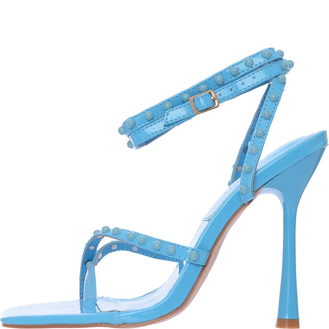 Simmi London Womens Blue Beach Heeled Sandals Step into effortless style with the Simmi London Women's Blue Beach Heeled Sandals. These stunning sandals feature a vibrant blue color that adds a pop of brightness to any summer look. The chic, strappy design not only offers a secure fit but also creates a flattering silhouette for your feet. The medium-height heel adds just the right amount of elevation, making them perfect for everything from beachside parties to evening dinners. Crafted from high-quality materials, these sandals combine style and comfort, ensuring you stay fashionable and comfortable all day long.
Bold blue color for a vibrant, standout look
Strappy design for a secure and flattering fit
Medium-height heel for the perfect balance of comfort and style
Perfect for summer events, beach parties, or casual outings
High-quality materials for durability and comfort
The Simmi London Women's Blue Beach Heeled Sandals are the perfect accessory for adding a touch of elegance and color to your summer wardrobe.
