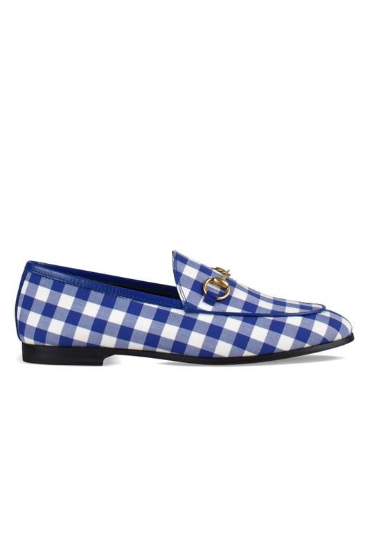 Loafers van Gucci-stof.Elektrisch blauw en wit ginghampatroon.Goudkleurig voorstuk.Afgeronde neus.Gemaakt in Italië.