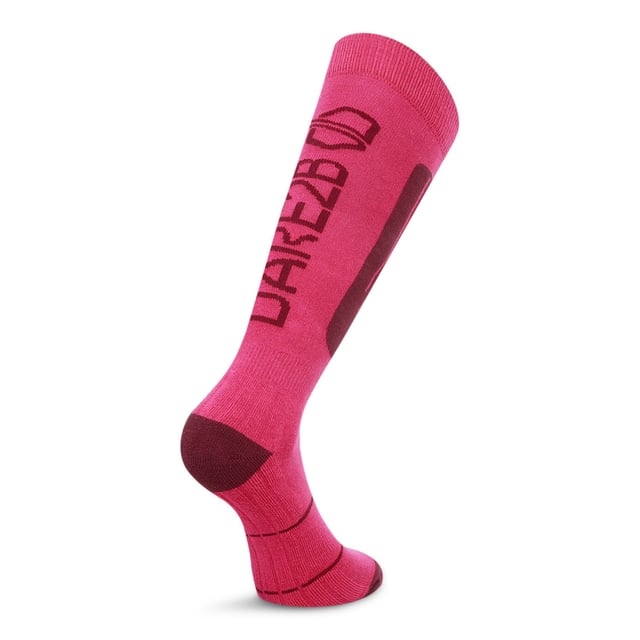 The Dare 2b Technical Ski Socks  crafted from a blend of premium materials  offer a combination of softness  stretch and durability. Designed with strategically placed padded zones  these technical ski socks ensure superior cushioning and insulation  perfect for a day on the slopes. With seamless construction at the toe  they minimise friction and irritation. Your feet will stay fresh  even during intense activity with the anti-bacterial odour control treatment. Material: 40% Cotton, 40% Polyester, 15% Polyamide, 5% Elastodiene. Ref: DWH3320T3.
