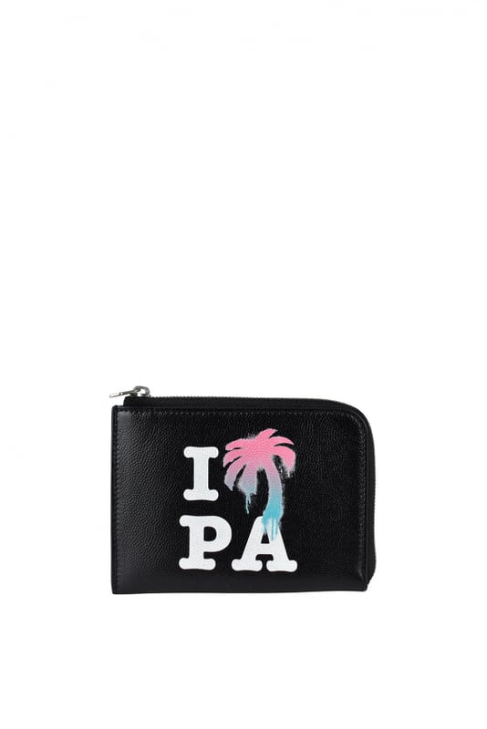 Palm Angels Geldbörse aus schwarzem, genarbtem Leder.Druck auf der weißen Vorderseite  I Love PA .Rosa und blaue Graphity Palm auf der Vorderseite.Innenfächer für Kreditkarten.Ein Schlitz in der Mitte mit Reißverschluss.100% Leder.Made in Italy.