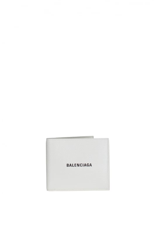 Cartera Balenciaga en piel blanca.Logotipo negro estampado.Ranuras para tarjetas de crédito.Ranura principal para billetes.Dimensiones: 11 cm x 10 cm.100% piel.Made in Italy.