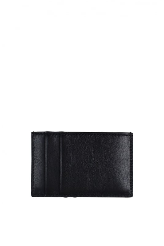 Tarjetero de piel de cordero negra de Alexander McQueen.Logotipo de la firma en blanco en contraste en la parte delantera.Ranuras para tarjetas de crédito y una ranura central.Tamaño: 10 cm x 8 cm.100% cuero.Made in Italy.