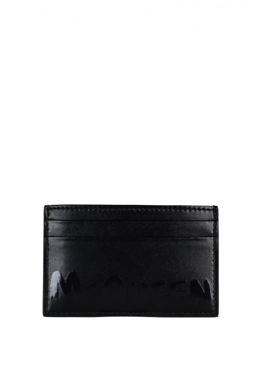 Tarjetero de piel de cordero negra de Alexander McQueen.Firma del logotipo en contraste en la parte delantera.Ranuras para tarjetas de crédito y una ranura central.Tamaño: 10 cm x 8 cm.100% cuero.Made in Italy.