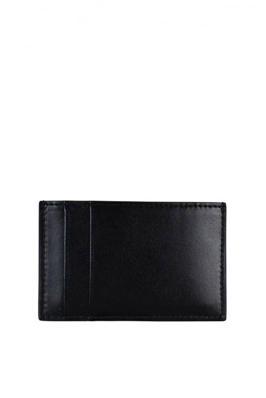 Tarjetero de piel de cordero negra de Alexander McQueen.Firma del logotipo en contraste en la parte delantera.Ranuras para tarjetas de crédito y una ranura central.Tamaño: 10 cm x 8 cm.100% cuero.Made in Italy.