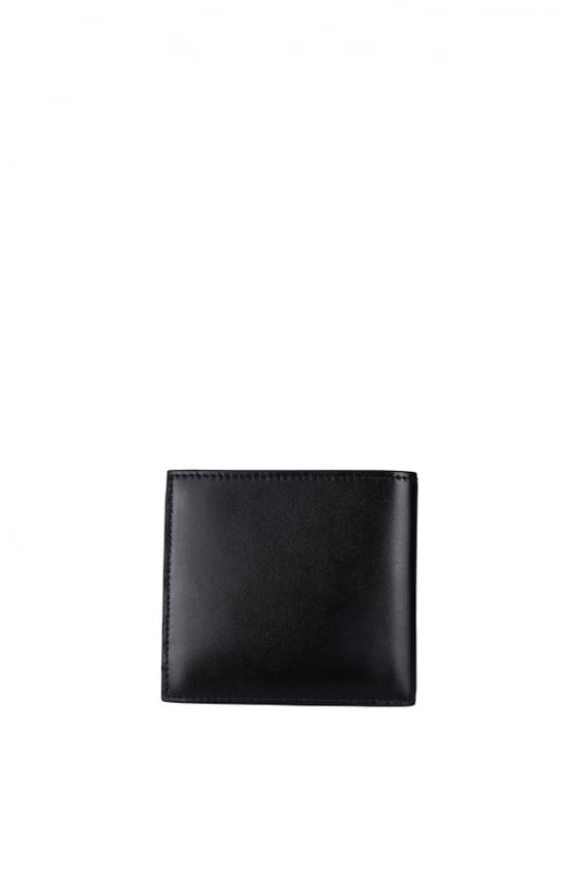 Cartera Alexander Mcqueen en cuero negro liso.Logotipo de la firma en contraste en la parte delantera.Ranuras para tarjetas de crédito y una ranura central.Tamaño: 11 cm x 10 cm.100% cuero.Made in Italy.