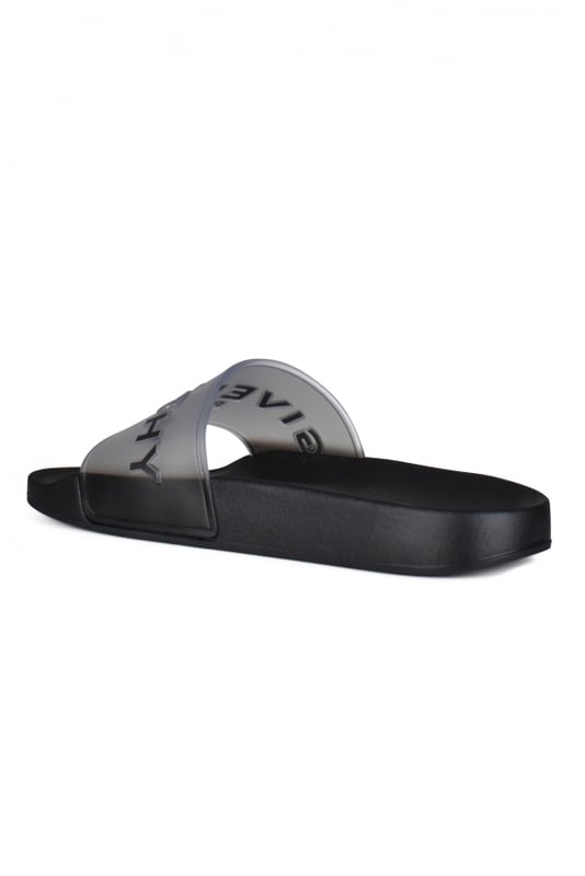 Chanclas negras Givenchy.Diseño translúcido. Logotipo negro impreso en la parte delantera.Suela plana de caucho.Made in Italy.
