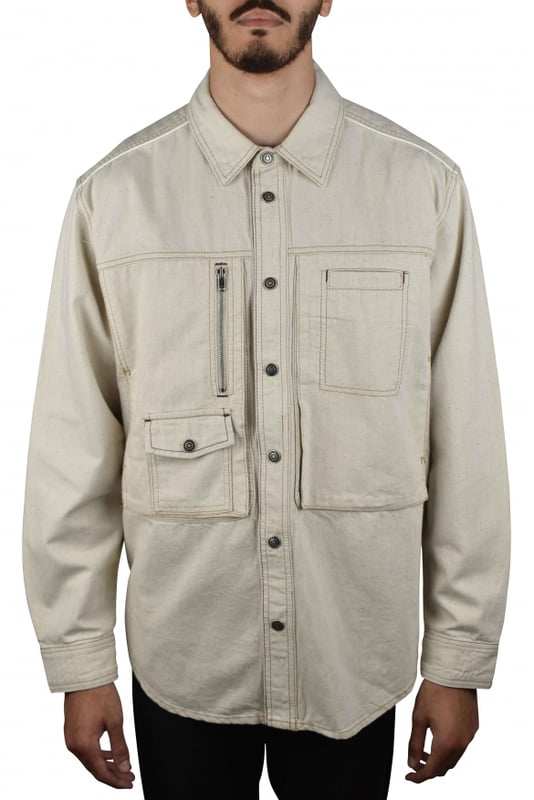 Chaqueta vaquera Pascuale blanca de Isabel Marant.Costuras a la vista.Cuello clásico.Un bolsillo con cremallera.Un bolsillo con cierre de botón.Bolsillo en el pecho.Botones en las asas.Cierre principal con botones.80% algodón, 20% cáñamo.
