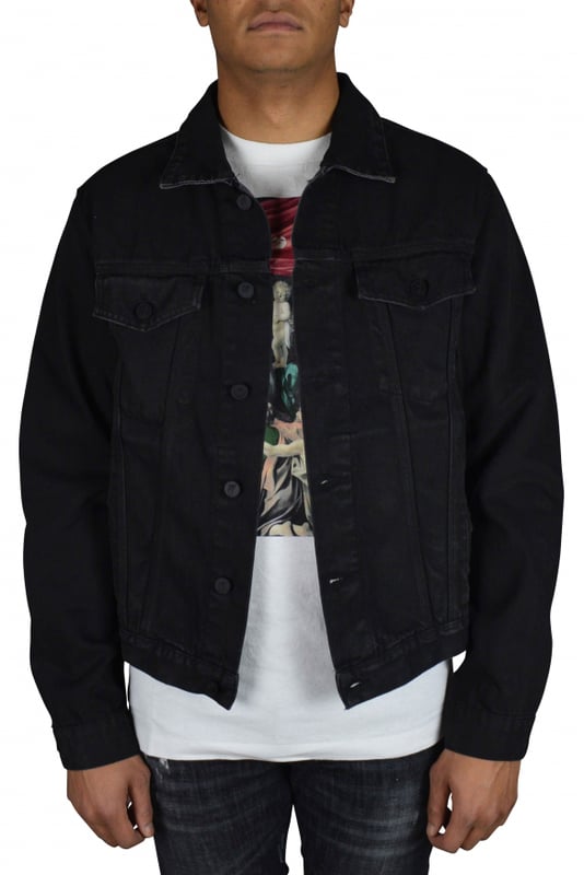 Chaqueta vaquera negra de Off-White.La icónica flecha negra en la espalda.Parche de cuero en la espalda.Cuello clásico, cierre frontal con botones y dos bolsillos en el pecho. Puños con botones.100% algodón.Made in Italy.