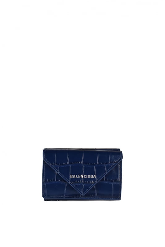 Balenciaga miniplånbok i marinblått läder med krokodileffekt.Kuvertstil.Vit  Balenciaga -logga på framsidan.Rundade ändar.Sedelficka.2 kortfack.Integrerad myntväska med snäpplås i snäpplås.10 % läder. Italien.