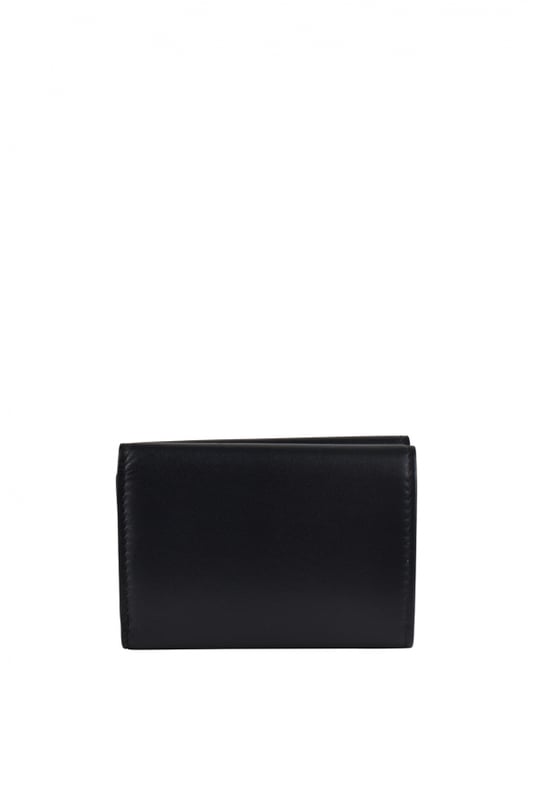 Minicartera Balenciaga de piel granulada negra.Logotipo  Balenciaga  en blanco en la parte delantera.Extremos redondeados.Bolsillo para billetes.3 ranuras para tarjetas.Monedero integrado con cierre a presión.Dimensiones: 6,9 x 9,4 x 3,8 cm.Made in Italy.