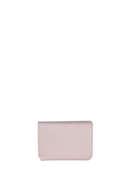 Balenciaga miniplånbok i slätt rosa läder.Svart  Balenciaga -logotyp skrivet på framsidan.Rundade ändar.Biljettficka.3 kortfack.Integrerad myntväska med snäppstängning.Mått: 9 x 8 x 2.>Major: 9 x 8 x 2. i Italien.