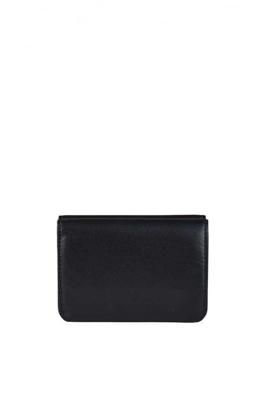 Minicartera Balenciaga de piel negra.Logotipo  Balenciaga  blanco en la parte delantera.Extremos redondeados.Bolsillo para billetes.3 ranuras para tarjetas.Monedero integrado con cierre a presión.Dimensiones: W6.9xH9.4xW3.8 cm.Made in Italy.