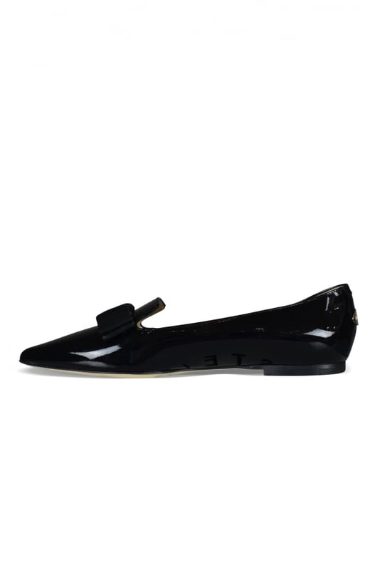 Jimmy Choo Bailarinas GALA Negro Bailarinas Jimmy Choo GALA en charol negro.Nudo plano en la parte delantera.Dedo del pie puntiagudo.Placa dorada Jimmy Choo cosida al talón.Made in Italy.