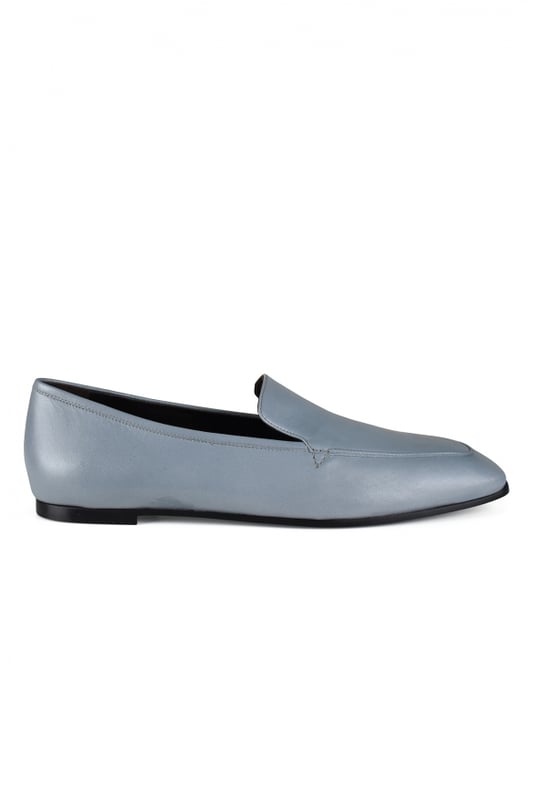 Zapatillas Anest Collective de piel de cabrito en color azul.Forma sencilla.Punta afilada.100% cuero.Made in Italy.