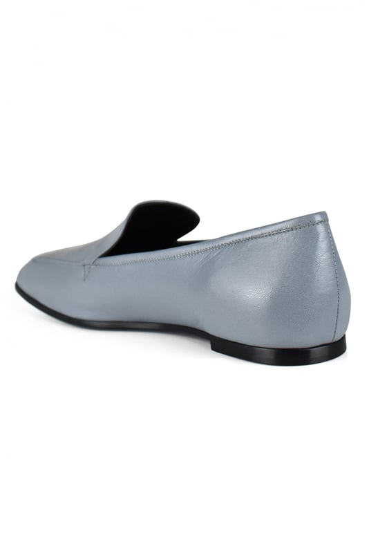 Zapatillas Anest Collective de piel de cabrito en color azul.Forma sencilla.Punta afilada.100% cuero.Made in Italy.