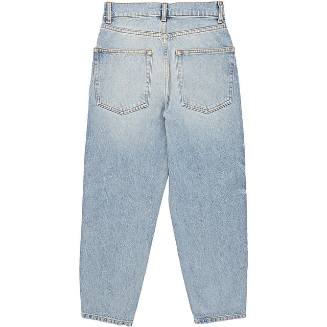 Elevate your denim collection with the RAEY Women's Organic Crop Carrot Leg Jean, made from 100% organic cotton for a sustainable and stylish fit. The cropped, carrot-leg design offers a flattering, relaxed silhouette that tapers toward the ankle for a modern, effortless look. The organic cotton fabric ensures softness and comfort, while the classic wash adds versatility to pair with a range of tops. Perfect for both casual days and elevated outings, these jeans combine eco-conscious materials with timeless style.