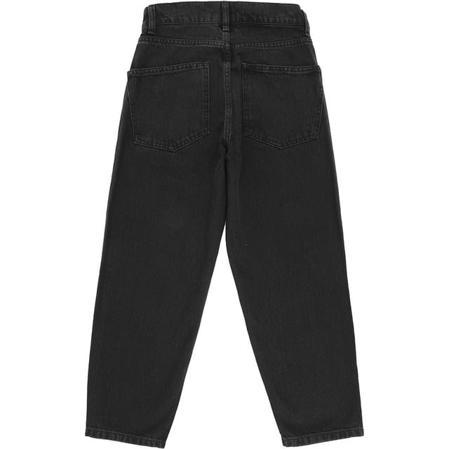 Elevate your denim collection with the RAEY Women's Organic Crop Carrot Leg Jean, made from 100% organic cotton for a sustainable and stylish fit. The cropped, carrot-leg design offers a flattering, relaxed silhouette that tapers toward the ankle for a modern, effortless look. The organic cotton fabric ensures softness and comfort, while the classic wash adds versatility to pair with a range of tops. Perfect for both casual days and elevated outings, these jeans combine eco-conscious materials with timeless style.
