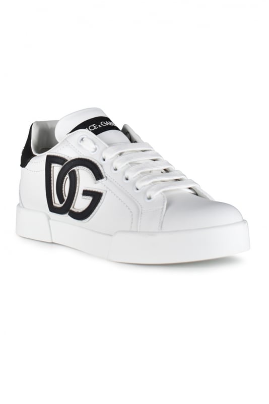 Dolce&Gabbana Sneakers Portofino Weiß Dolce&Gabbana Portofino Low Sneakers aus weißem Leder.Schwarzer, geprägter Logo-Print an der Seite.Schwarze Lederkappe mit Logo.Schwarzer Logo-Patch auf der Zunge.Flache weiße Schnürsenkel.Weiße Außensohle aus Gummi.Made in Italy.